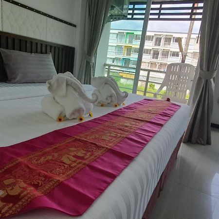 At Home Hotel Patong Esterno foto