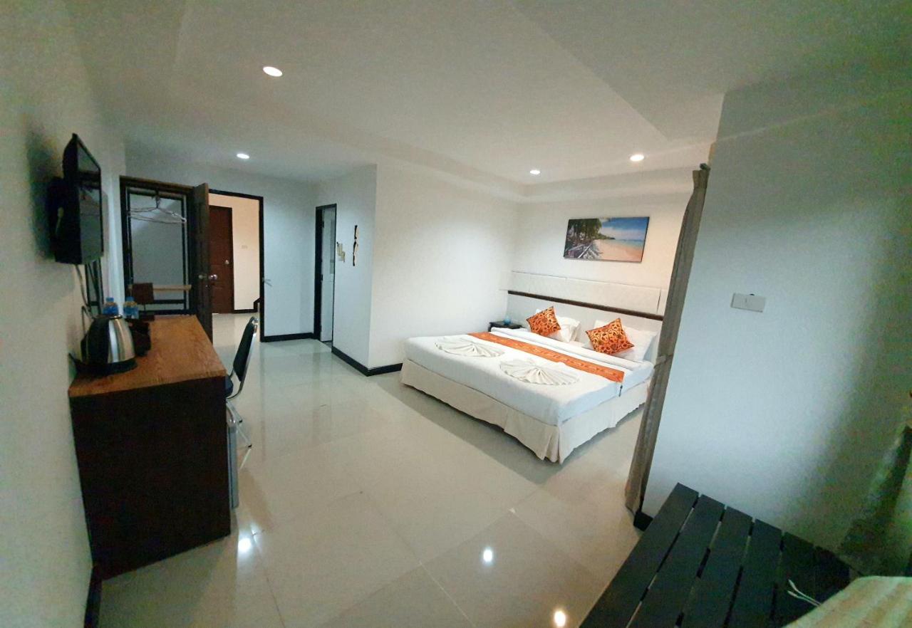 At Home Hotel Patong Esterno foto