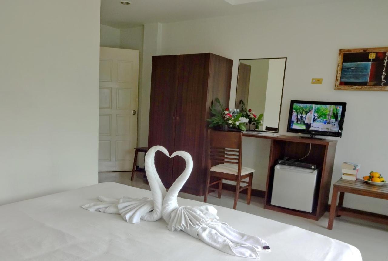 At Home Hotel Patong Esterno foto